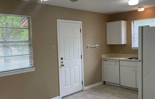 2 beds, 1 bath, 1,040 sqft, $1,295, Unit 324