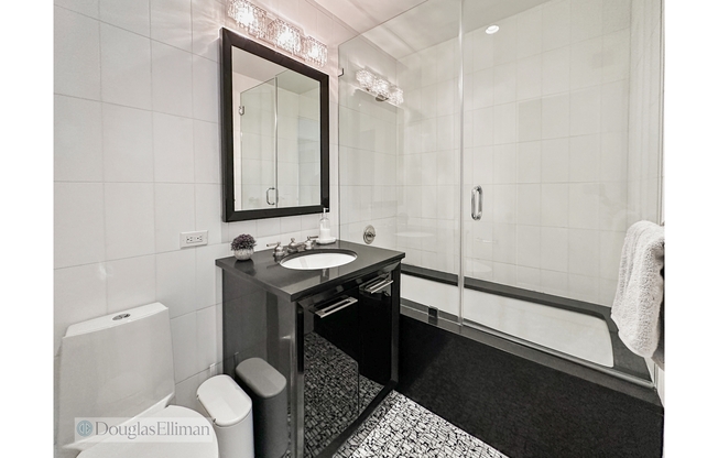 2 beds, 1 bath, 940 sqft, $6,500, Unit 11K