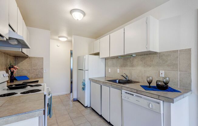 3 beds, 1 bath, 900 sqft, $1,850, Unit 18