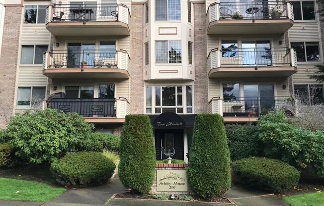2 beds, 2 baths, $3,380, Unit Unit #16