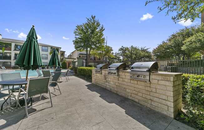 A sunny day at the outdoor seating area of a restaurant.