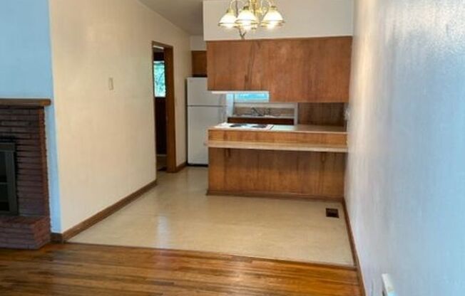 2 beds, 1 bath, 1,000 sqft, $1,295, Unit 650