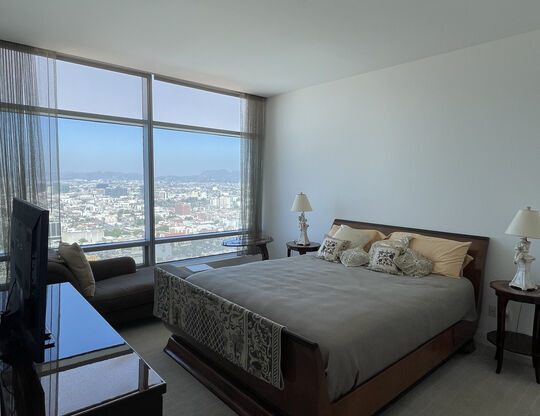1 bed, 2 baths, 1,090 sqft, $6,000, Unit 39F
