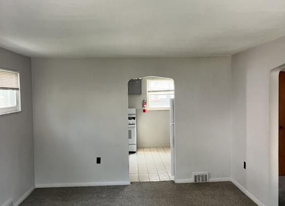 418 DIVISION AVE