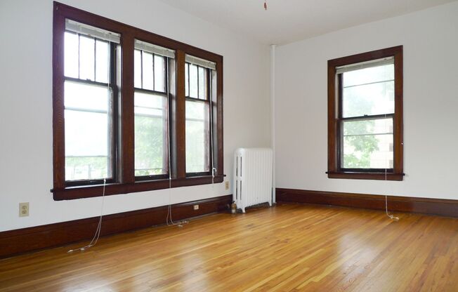 1 bed, 1 bath, 410 sqft, $975, Unit 4 - 21