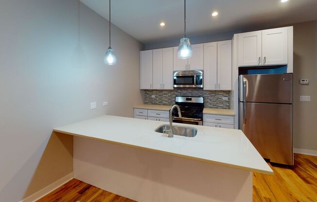 1910 W Sunnyside, Chicago, IL