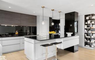 22 W 66 ST
