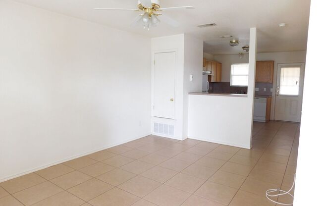 2 beds, 1.5 baths, 915 sqft, $825, Unit Apt A