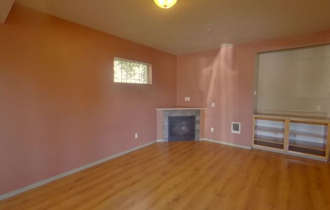 3 beds, 1 bath, 1,000 sqft, $2,200, Unit 3