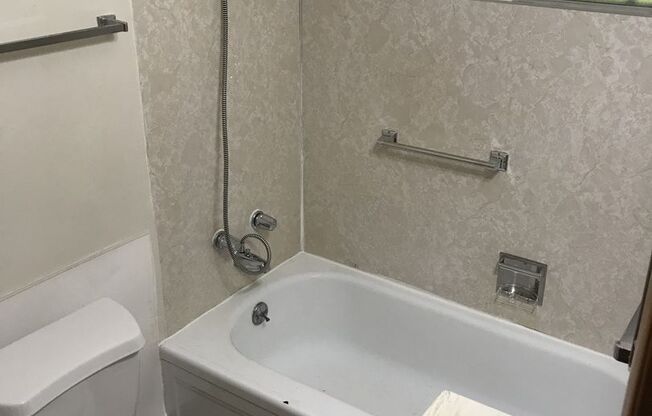 1 bed, 1 bath, $1,100, Unit 140