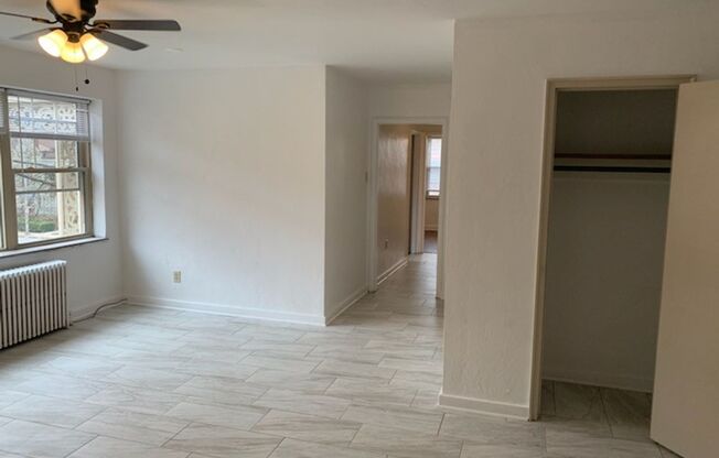 2 beds, 1 bath, $1,850, Unit 201A