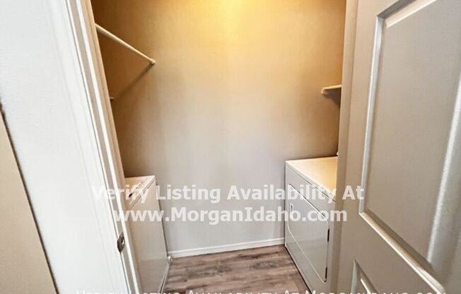 217 N AVENGER LN