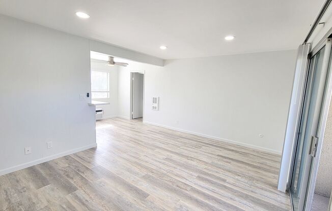 1018 E LEXINGTON AVE