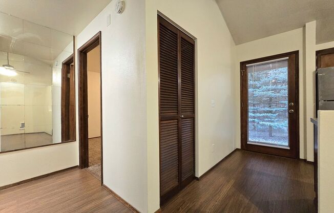 2 beds, 1 bath, 960 sqft, $1,900, Unit Unit 1