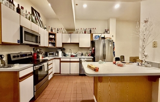 5 beds, 2 baths, 1,430 sqft, $9,499, Unit 4