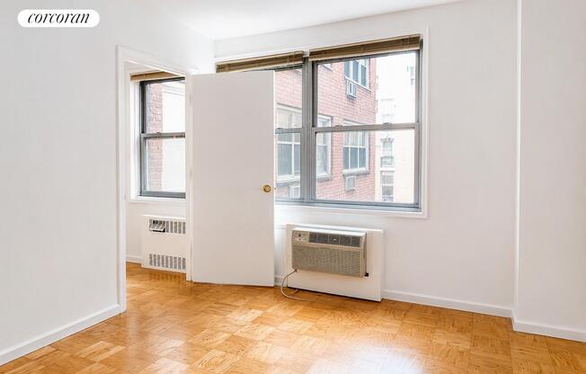 141 E 55 ST