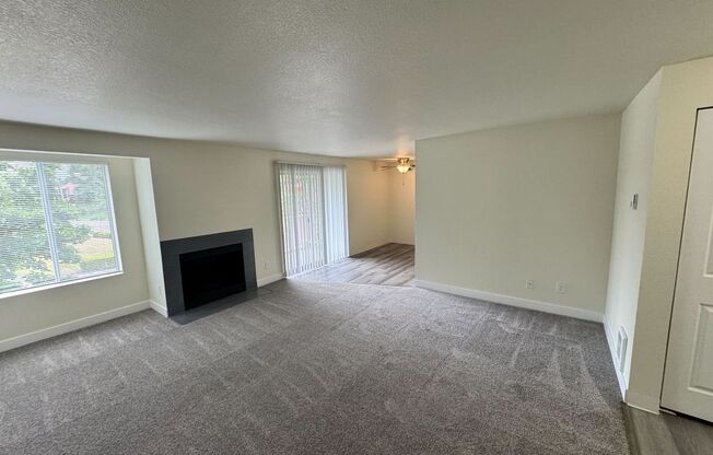 2 beds, 1 bath, 902 sqft, $2,075, Unit H201