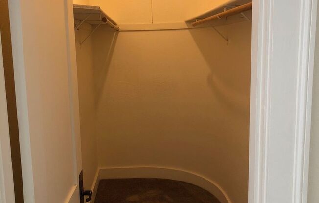 Studio, 1 bath, 400 sqft, $1,400