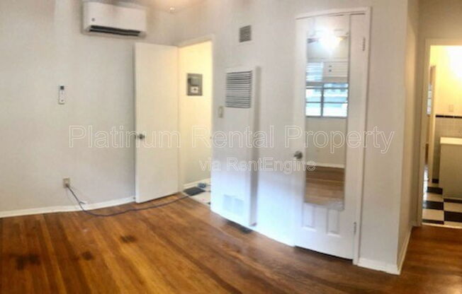 1 bed, 1 bath, 550 sqft, $1,000, Unit 6