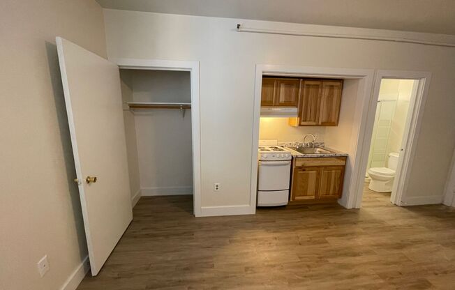 Studio, 1 bath, $725, Unit 430