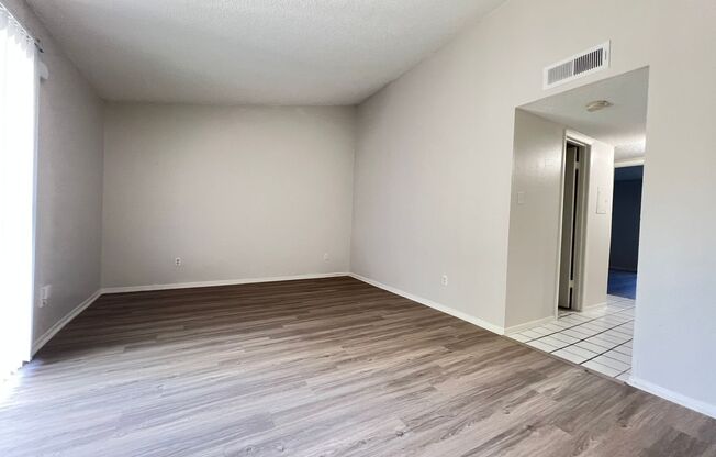 2 beds, 1 bath, 875 sqft, $1,350, Unit OCR-204