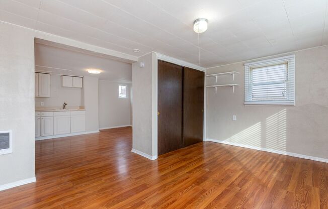 9041-9049 NE Sandy Blvd