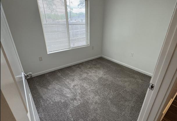 3 beds, 2 baths, 950 sqft, $1,200