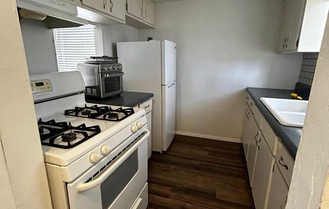 2 beds, 1 bath, $1,400