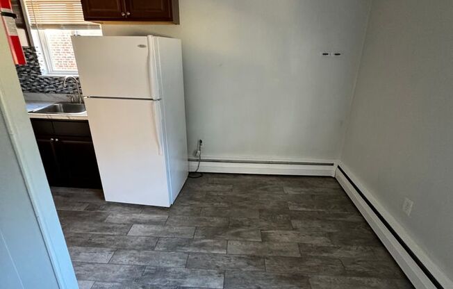 1 bed, 1 bath, $1,075, Unit A07