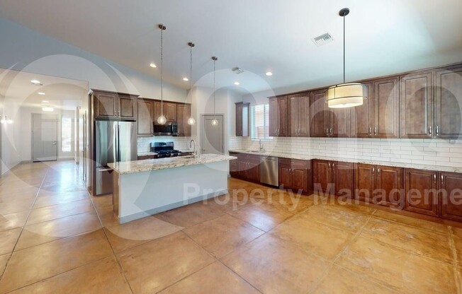 1421 N SANTA ROSA AVE