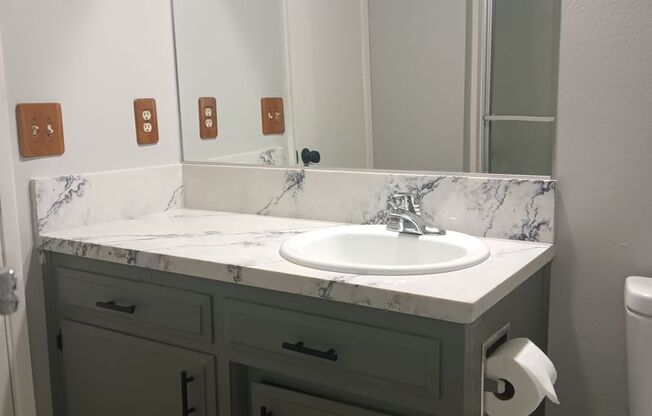 2 beds, 1.5 baths, $1,800, Unit 17