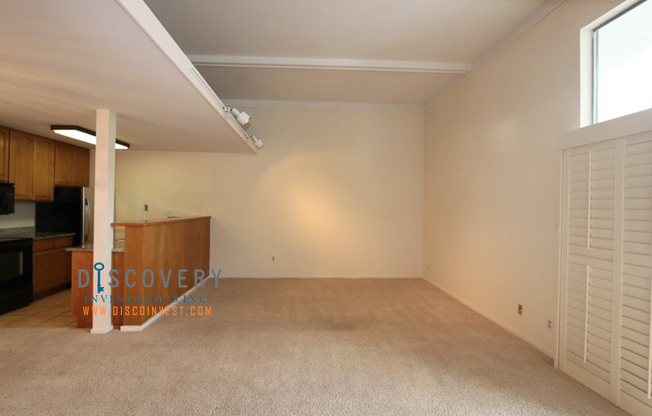 Contemporary North Berkeley Mid-Century 1 Bedroom Condominium