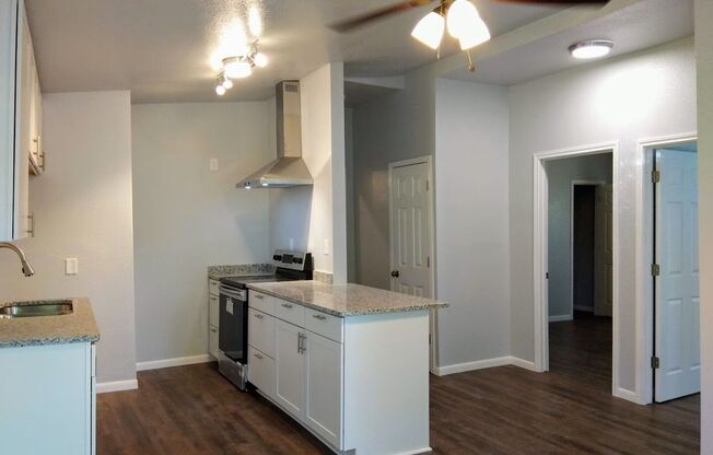 *COMING SOON* MOVE IN SPECIAL 2 Bedroom Duplex Available Near DOWNTOWN!