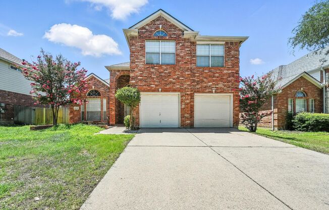 Spacious 5-Bedroom Home in Great Fort Worth Location