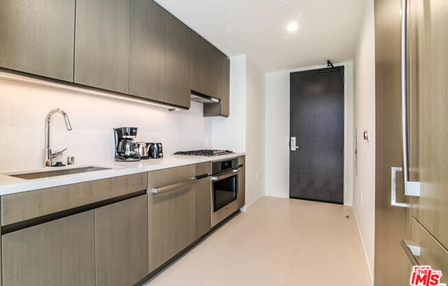 Studio, 1 bath, 480 sqft, $3,500, Unit 905