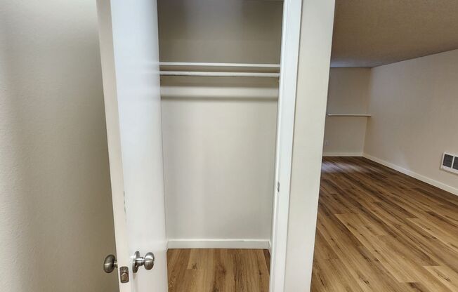 Spacious and Modern 1 Bedroom Located near all the Necessities!