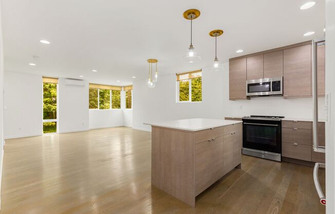 Move in Special! 3 Bedroom 2 Bath Newer Magnolia Townhouse