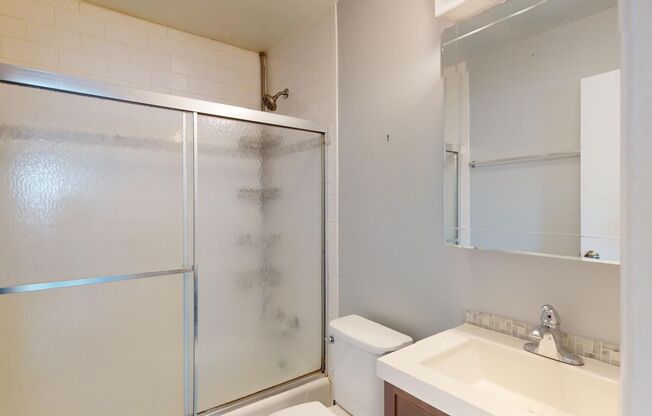 3 beds, 1 bath, $1,250