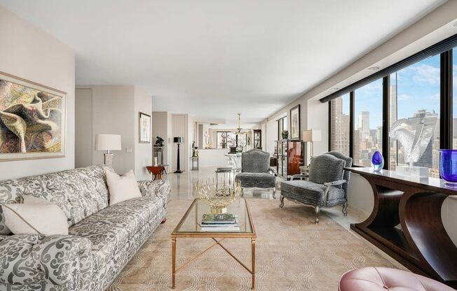 422 E 72 ST