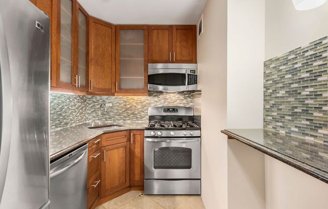 215 W 95 ST