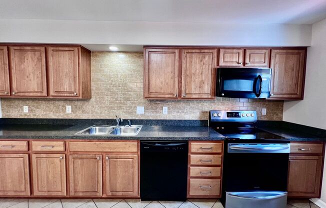 Gorgeous townhouse in the heart of Virginia Beach