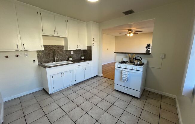 2 beds, 1 bath, 925 sqft, $2,595, Unit 13811