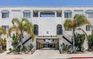 BEAUTIFUL NEWLY REMODELED 2 BEDROOM/1 BATHROOM UNIT LOCATED IN INGLEWOOD! $1000 off move in special!!