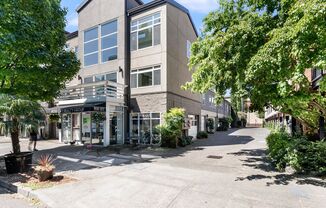 Fully renovated 2 level/2 bed/2 bath pearl district townhome w/most utilities/balcony/attached one car garage