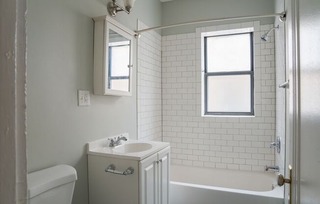 2 beds, 1 bath, 775 sqft, $1,825, Unit 3010-2N