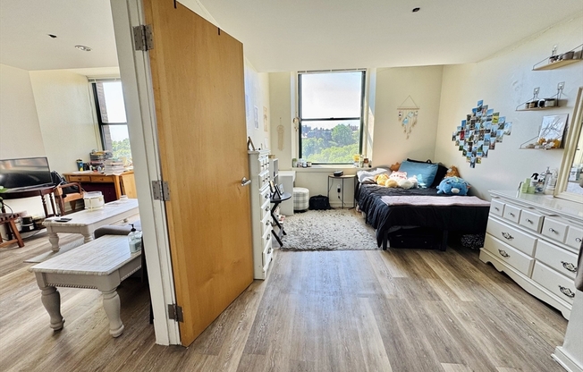 2 beds, 1 bath, 736 sqft, $3,700, Unit 6B