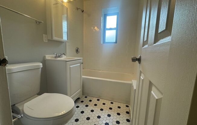 1 bed, 1 bath, 600 sqft, $1,399, Unit 5631 Rippey St. #A2