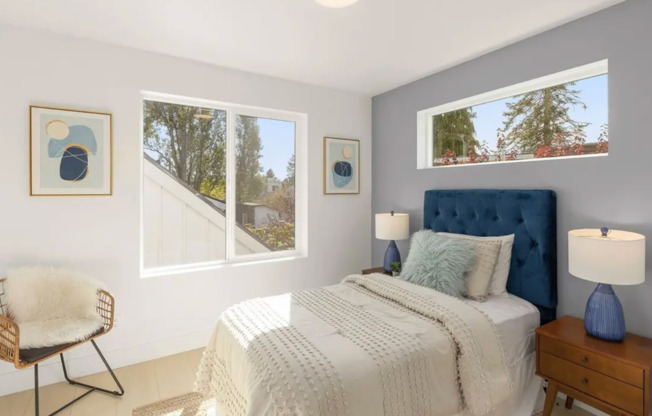 911-B and 913-B N 98th St, Seattle, WA 98103