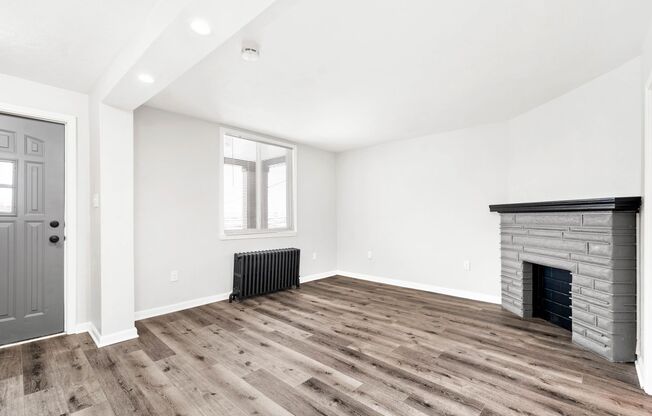 Beautiful 3 bedroom home in Pittsburgh available July 1!