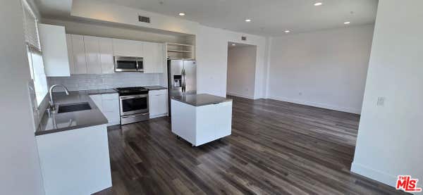 1215 S Bedford St #201